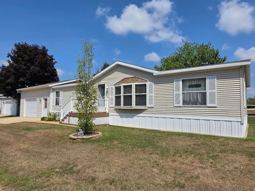 3567 Hollyfield Dr, Cedar Springs, MI, 49319-9142 | Card Image