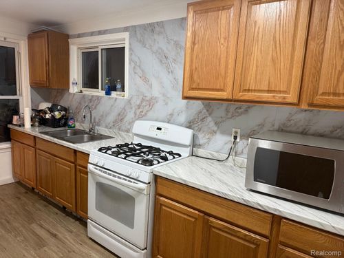 6107 Auburn St, Detroit, MI, 48228-3986 | Card Image