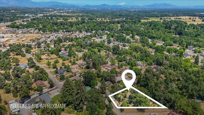 2551 S Waverly Ave, House other with 3 bedrooms, 2 bathrooms and null parking in Redding CA | Image 38