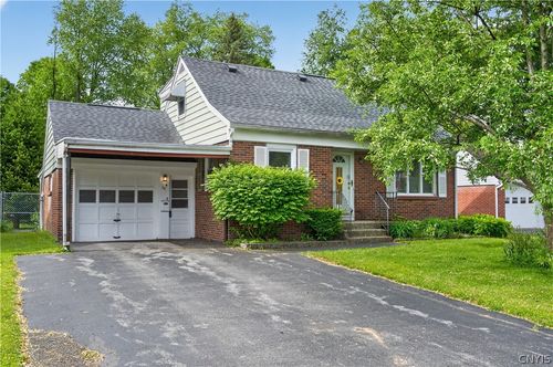 104 Church Pkwy, Syracuse, NY, 13212-2413 | Card Image