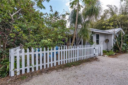 2828 Storter Ave, NAPLES, FL, 34112-6308 | Card Image