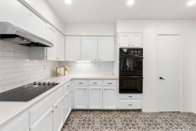 6210 Meadow Grv, House other with 3 bedrooms, 2 bathrooms and null parking in Windcrest TX | Image 14