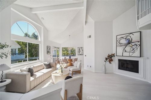 unit-310-26970 Flo Ln, Canyon Country, CA, 91351-5272 | Card Image