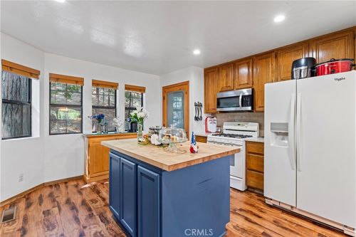27528 Ashwood Ln, Lake Arrowhead, CA, 92352 | Card Image