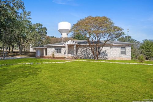 245 Bluffcreek Dr, La Vernia, TX, 78121-9531 | Card Image