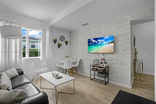 unit-107-810 7th St, Miami Beach, FL, 33139-8581 | Card Image