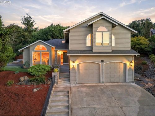 985 W Silver Ct, Roseburg, OR, 97471-2727 | Card Image