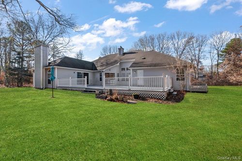 11 Moran Ct, Manorville, NY, 11949-2554 | Card Image