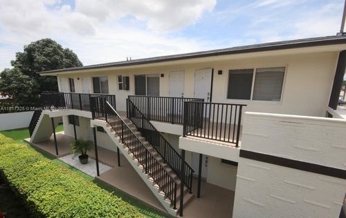 251 Nw 57th Ave, Miami, FL, 33126-4856 | Card Image