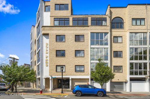 302-200 Paterson Plank Rd, Union City, NJ, 07087-2861 | Card Image