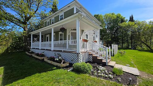 44 Taylor St, Newport, VT, 05855-5219 | Card Image
