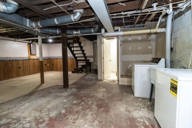 Basement Laundry | Image 20