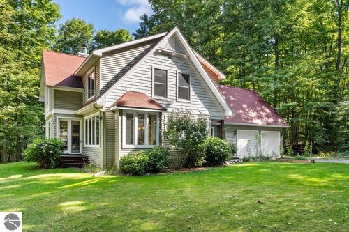 10567 Bay Ridge Estates Dr, Ellsworth, MI, 49729-9619 | Card Image