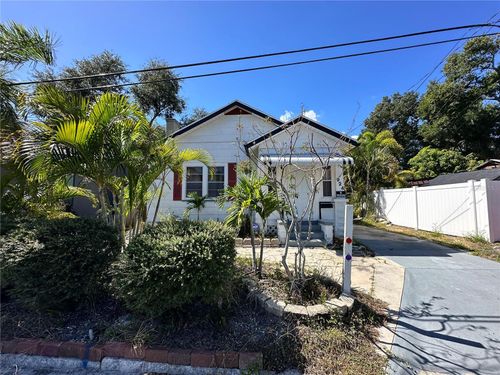 924 Dartmoor St N, St Petersburg, FL, 33701-1630 | Card Image