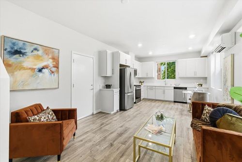 170 Box Ln, Sacramento, CA, 95818-1127 | Card Image