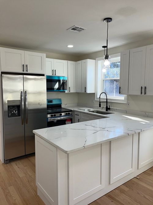 136 Houston St, Providence, RI, 02905-1811 | Card Image