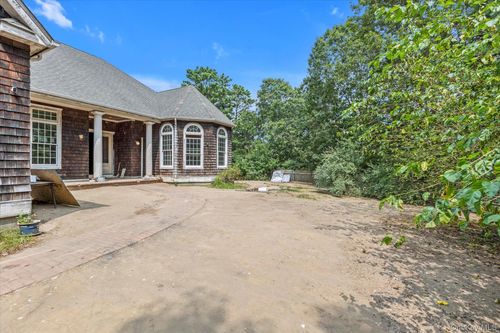 138 Maggie Dr, East Quogue, NY, 11942-3830 | Card Image