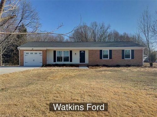 7700 Watkins Ford Rd, Kernersville, NC, 27284-7715 | Card Image