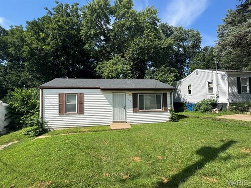 149 Becker Dr, Saint Louis, MO, 63135-1010 | Card Image