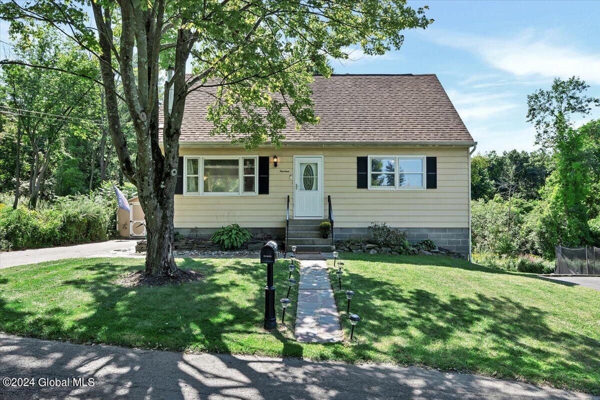 Wanzer Ave, Rensselaer, NY 12144