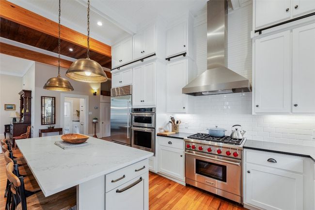 Stainless steel appliances Large Quarts Island with Breakfast seating | Image 16