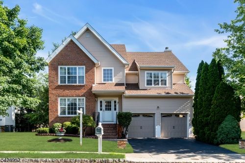4 Leigh Rd, Hillsborough, NJ, 08844-4245 | Card Image