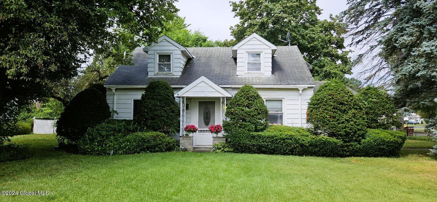 Roberta Rd, Schenectady, NY 12303
