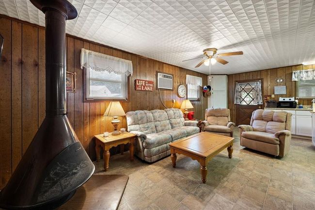460 Timberlane Loop, House other with 2 bedrooms, 1 bathrooms and 3 parking in Hemphill TX | Image 23
