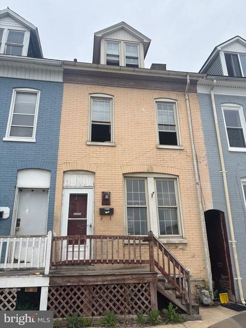 633 York St, York, PA, 17403-1326 | Card Image