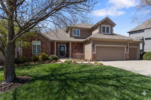 6180 N Nevada Ave, Parkville, MO, 64152-4001 | Card Image