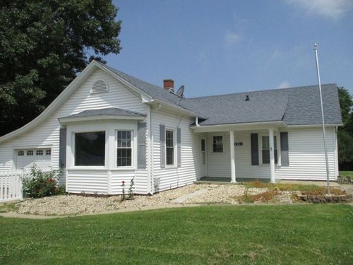 126 W 9th St, Streator, IL, 61364-3327 | Card Image