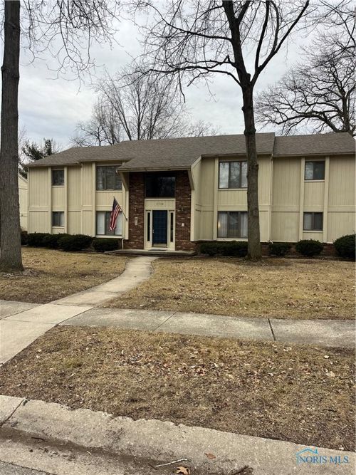 2704-1-2704 Westcastle Drive, Toledo, OH, 43615 | Card Image