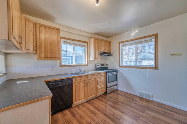 3507 1 Street Ne, Home with 3 bedrooms, 2 bathrooms and 4 parking in Calgary AB | Image 9
