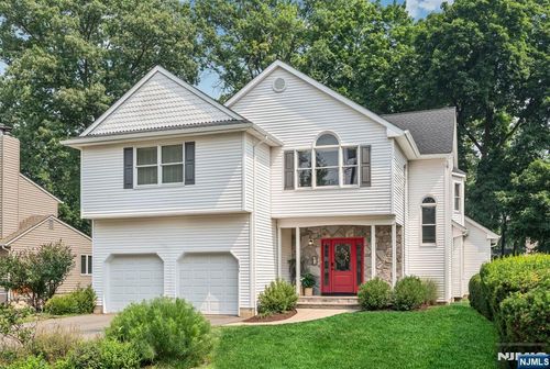 135 Bellair Rd, Ridgewood, NJ, 07450-4101 | Card Image