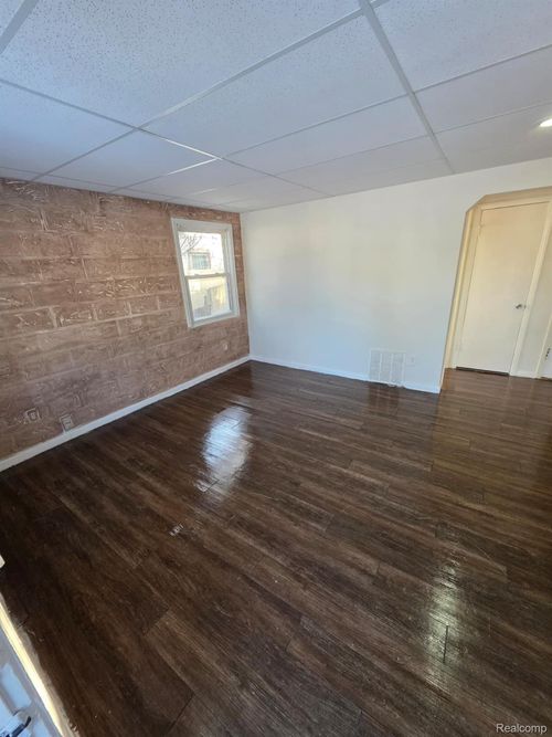 6409 Archdale St, Detroit, MI, 48228-3889 | Card Image