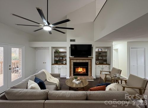 13 Laurel Place Dr, Asheville, NC, 28803-9574 | Card Image