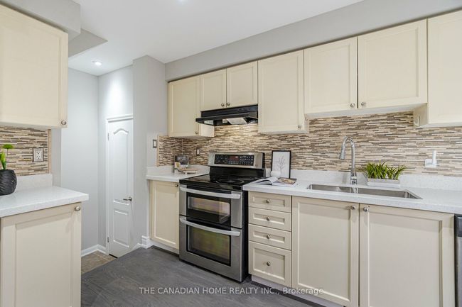 920 Mctrach Cres, House attached with 3 bedrooms, 3 bathrooms and 1 parking in Milton ON | Image 16