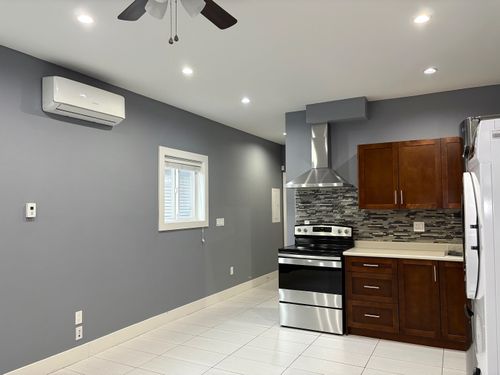 1309 Ewen Ave, New Westminster, BC, V3M5E6 | Card Image