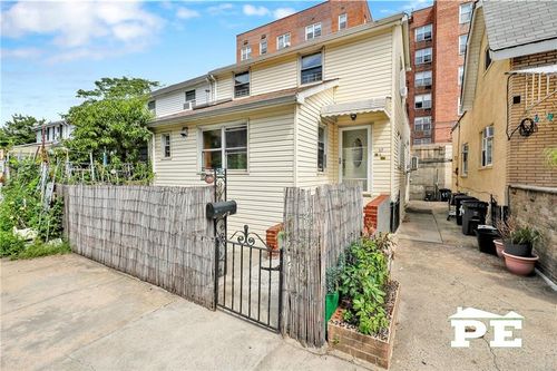 17 Margaret Ct, Brooklyn, NY, 11235-4361 | Card Image