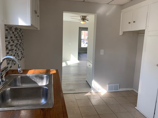 16727 Dixie Hwy, House other with 2 bedrooms, 1 bathrooms and 2 parking in Hazel Crest IL | Image 16