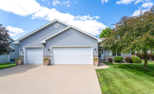 17 Hunters Ct, Fond Du Lac, WI, 54937-6011 | Card Image