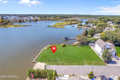 2 Cedar Tree Ln, Toms River, NJ, 08753-2512 | Card Image