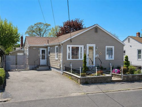 150 Woodbury St, Pawtucket, RI, 02861-1452 | Card Image