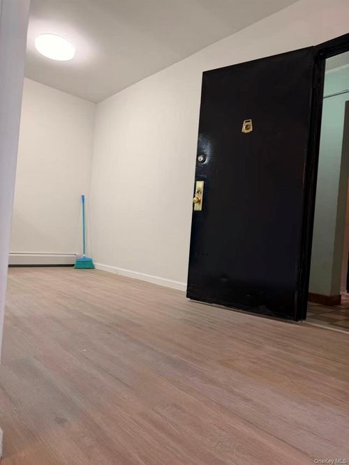 4fl-144-34 37th Avenue, New York, NY, 11354 | Card Image