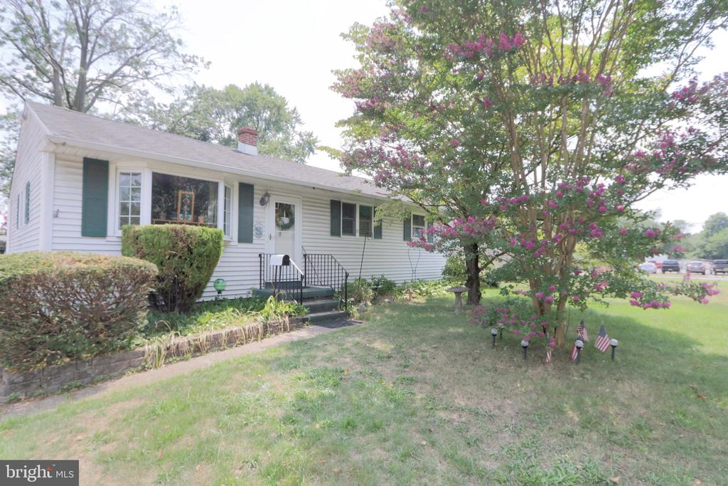 Charles St, Palmyra, NJ 08065