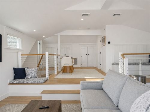 193 Seaconnet Blvd, Portsmouth, RI, 02871-4900 | Card Image