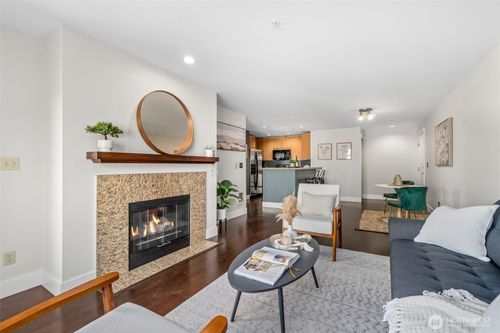 303-3202 Sw Avalon Way, Seattle, WA, 98126-4420 | Card Image