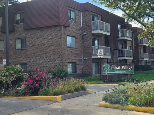 apt-b3-701 W Central Rd, Mount Prospect, IL, 60056-2356 | Card Image