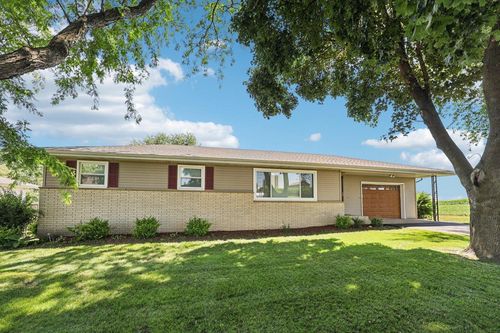 1909 Weber Dr, Sun Prairie, WI, 53590-9642 | Card Image