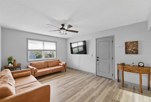 2b-203 3rd St Se, Altoona, IA, 50009-1868 | Card Image